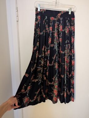 Floral Pleated Midi Skirt Black with Red Roses